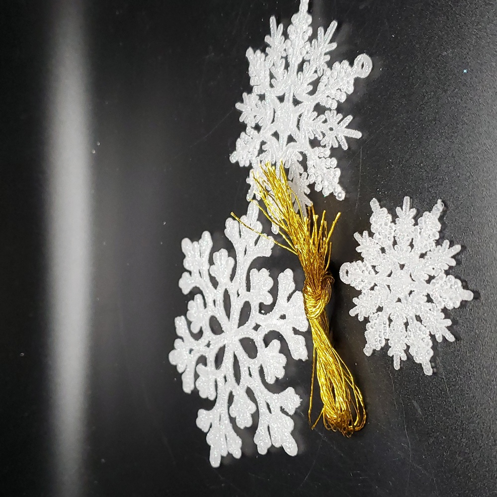 46 Pcs White Glitter Snowflake Ornaments Various Size Plastic W/ Silver Rope